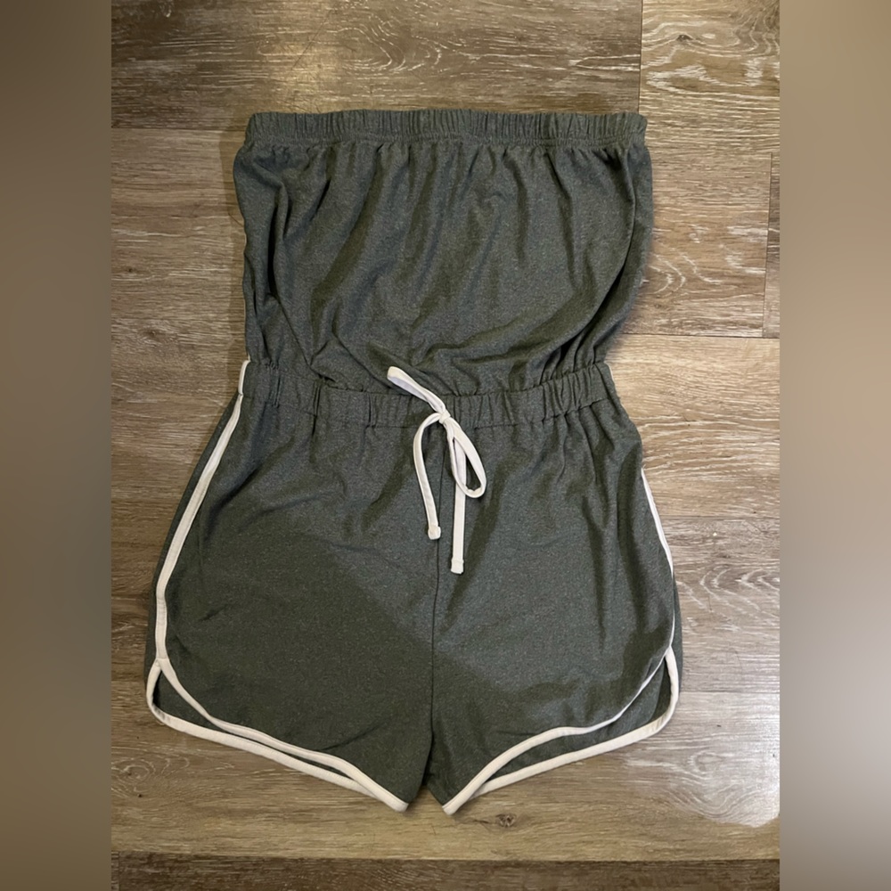 Ardene basic shorts romper grey and white small